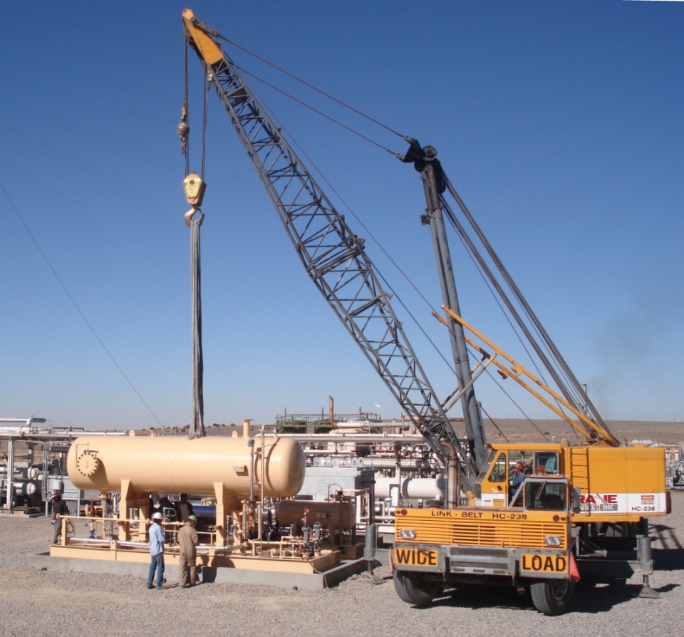 Dual column Compact Fractionation Unit during installation in South Central Colorado